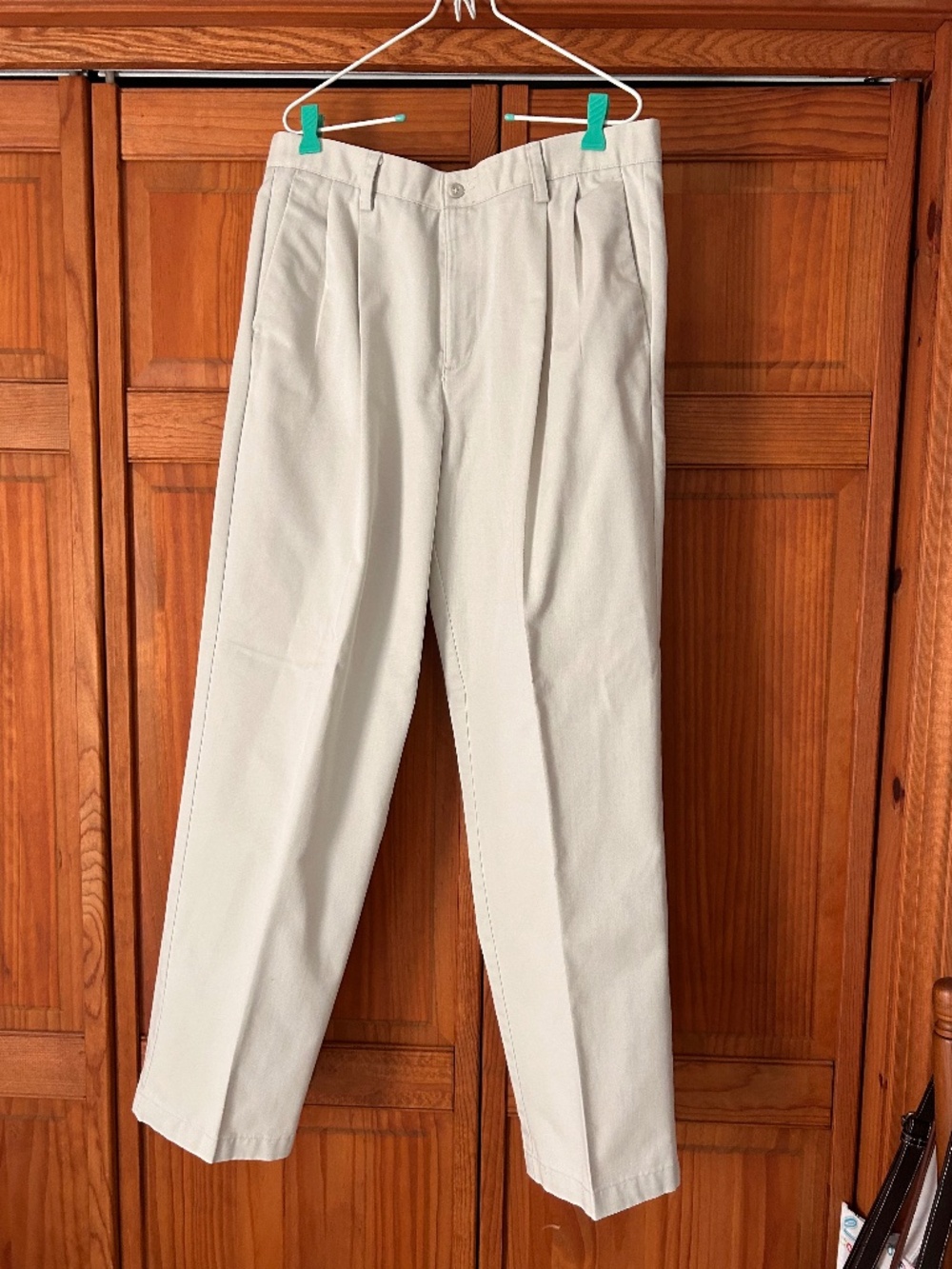 Men’s pleated Dockers slacks